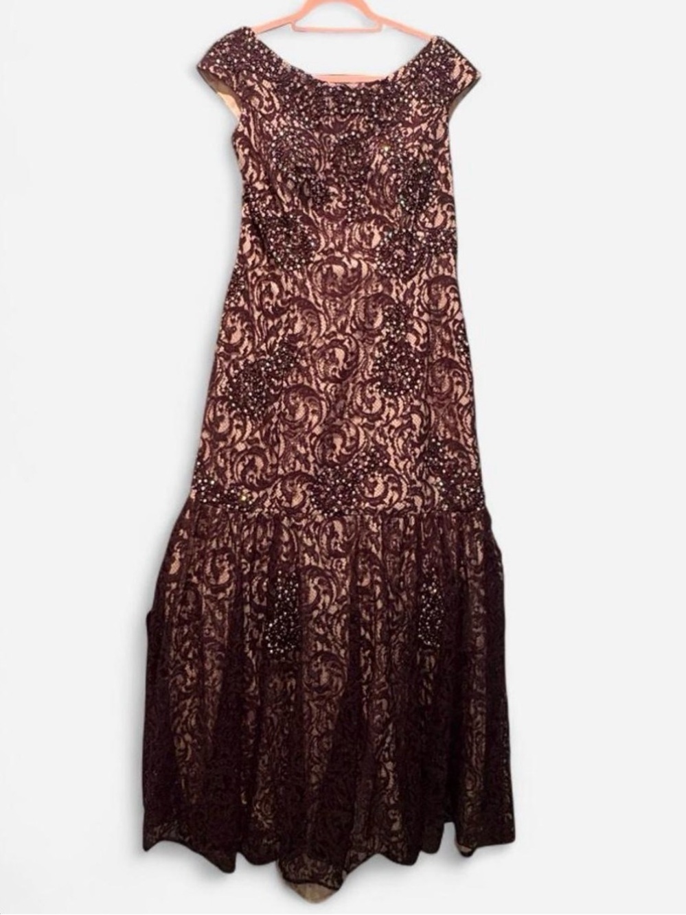 Elegant Lace Overlay Evening Dress in Deep Plum/Purple